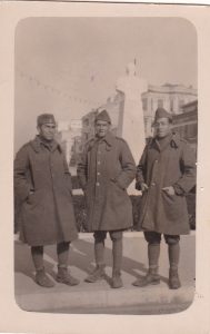 Μάρτιος 1941 - Λαρισαίοι Εβραίοι στρατιώτες, με άδεια από το Αλβανικό μέτωπο Bίκος Μωυσής, Ηλίας Αλμπελανσής, Ζαδώκ Φερετζής